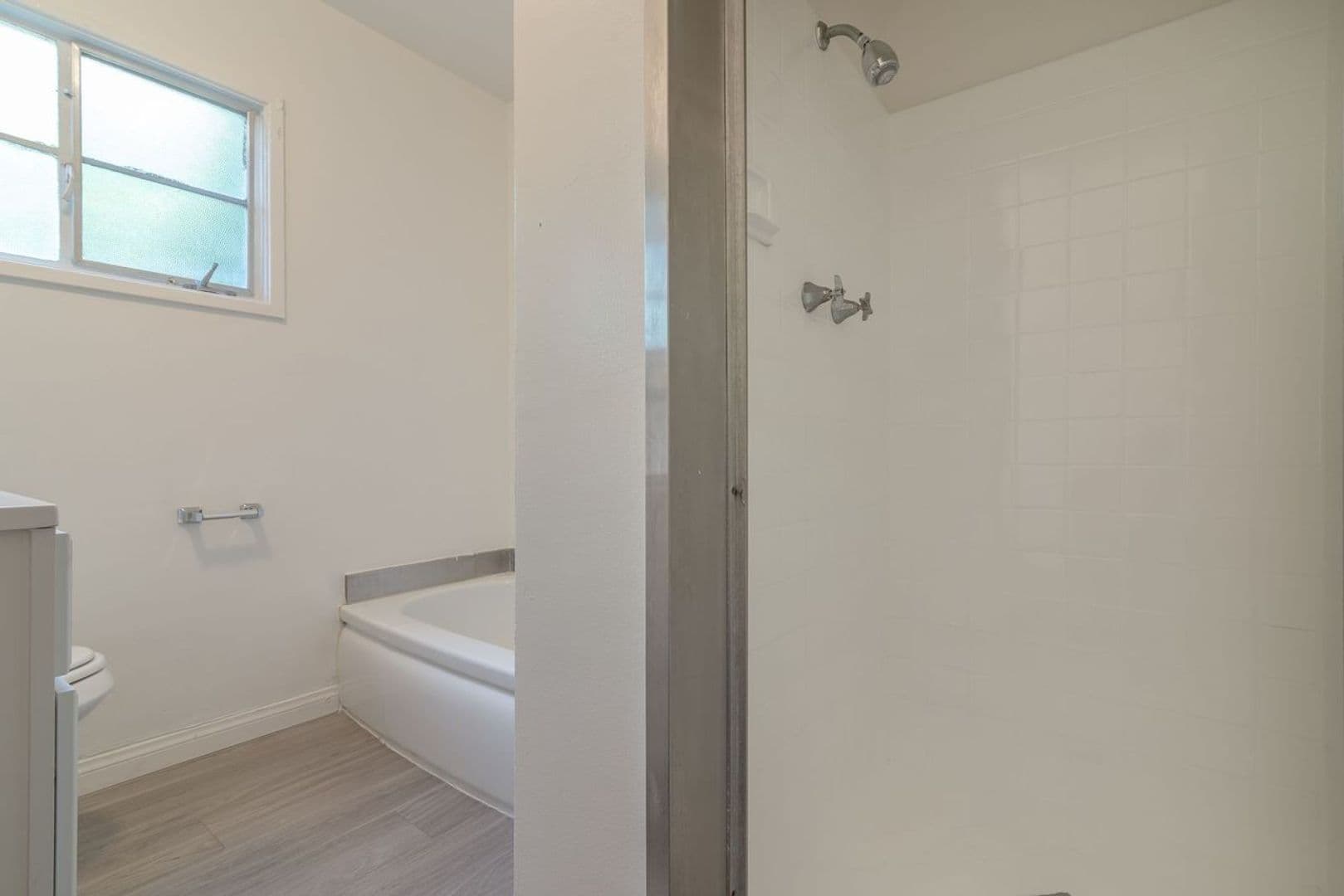 Los Angeles Apartment: 4026-4050 West Blvd.