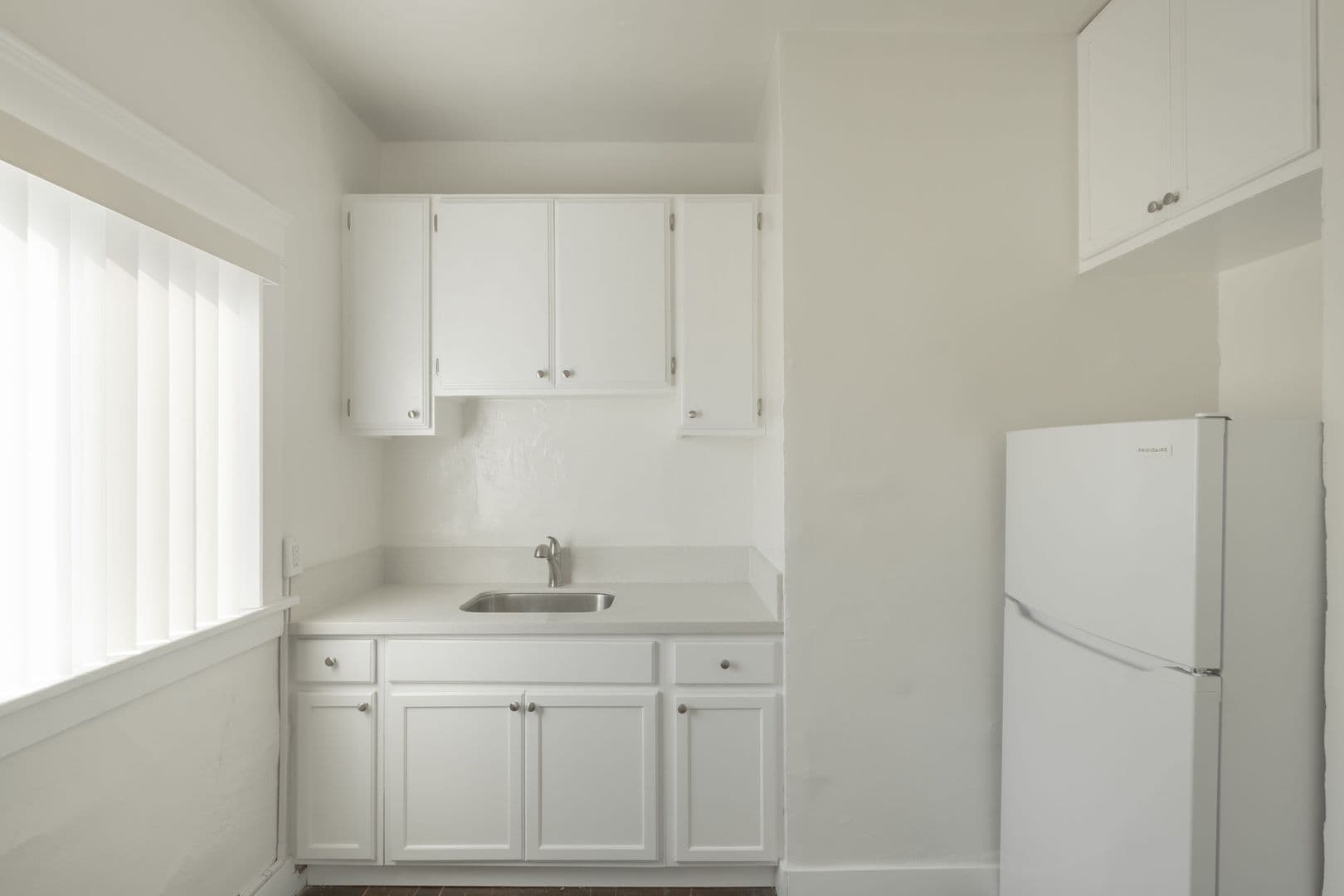 Los Angeles Apartment: 4309 S Main Street