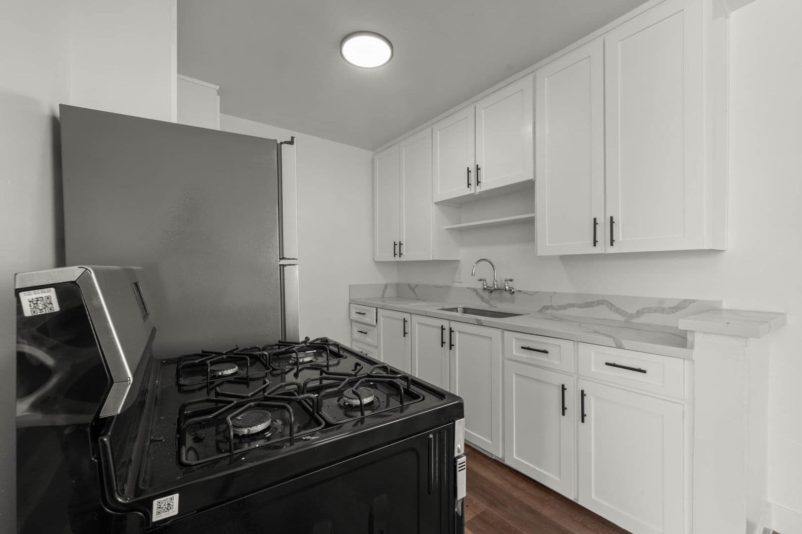 Los Angeles Apartment: 3933 Nicolet Ave
