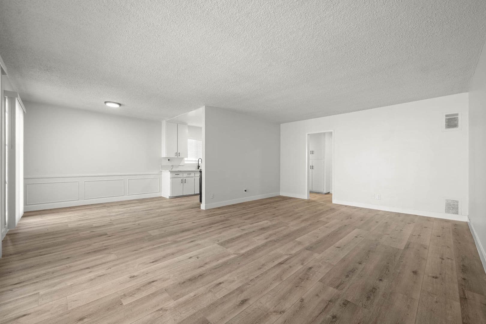 Los Angeles Apartment: 3872 & 3878 S Potomac Ave