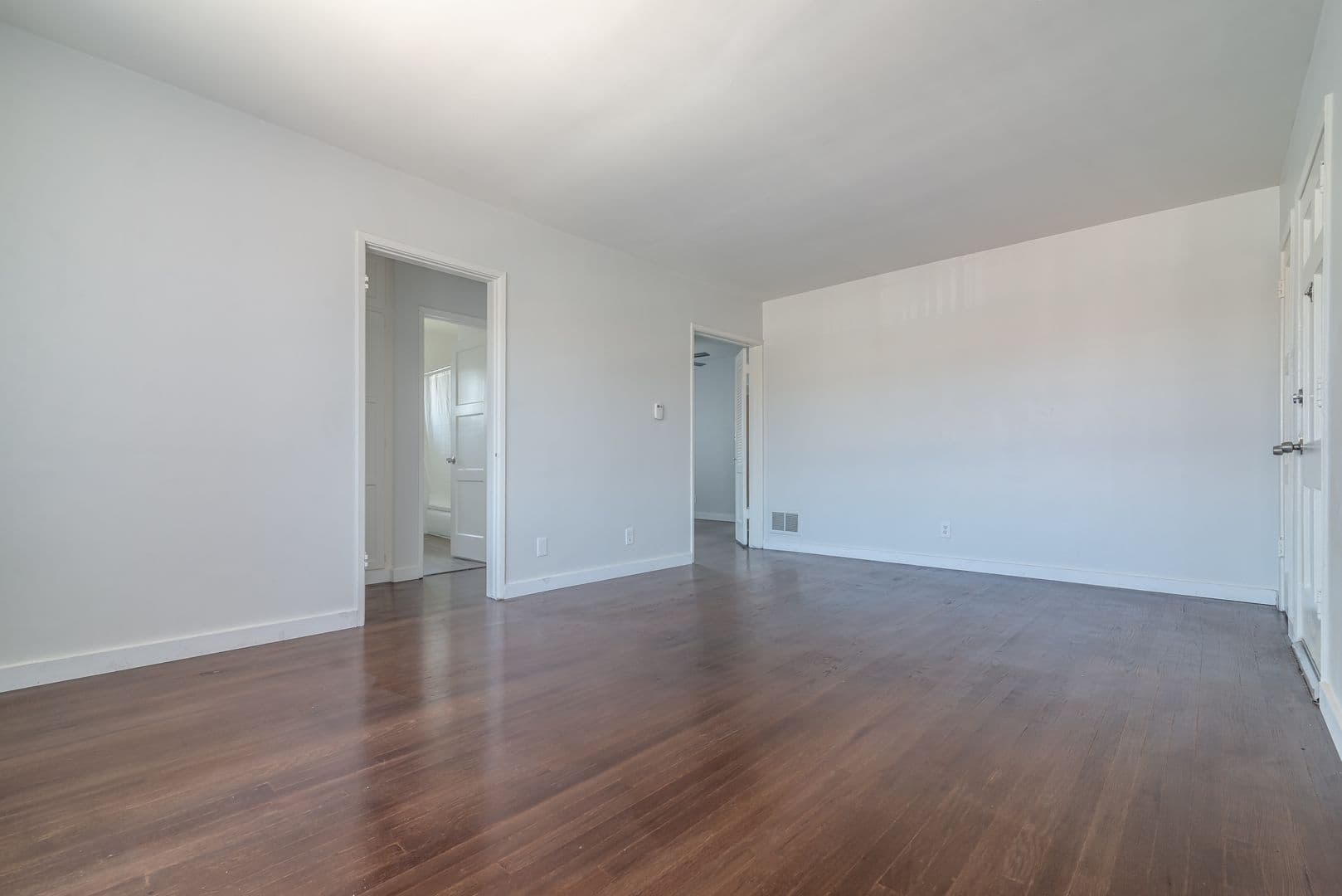 Los Angeles Apartment: 4026-4050 West Blvd.