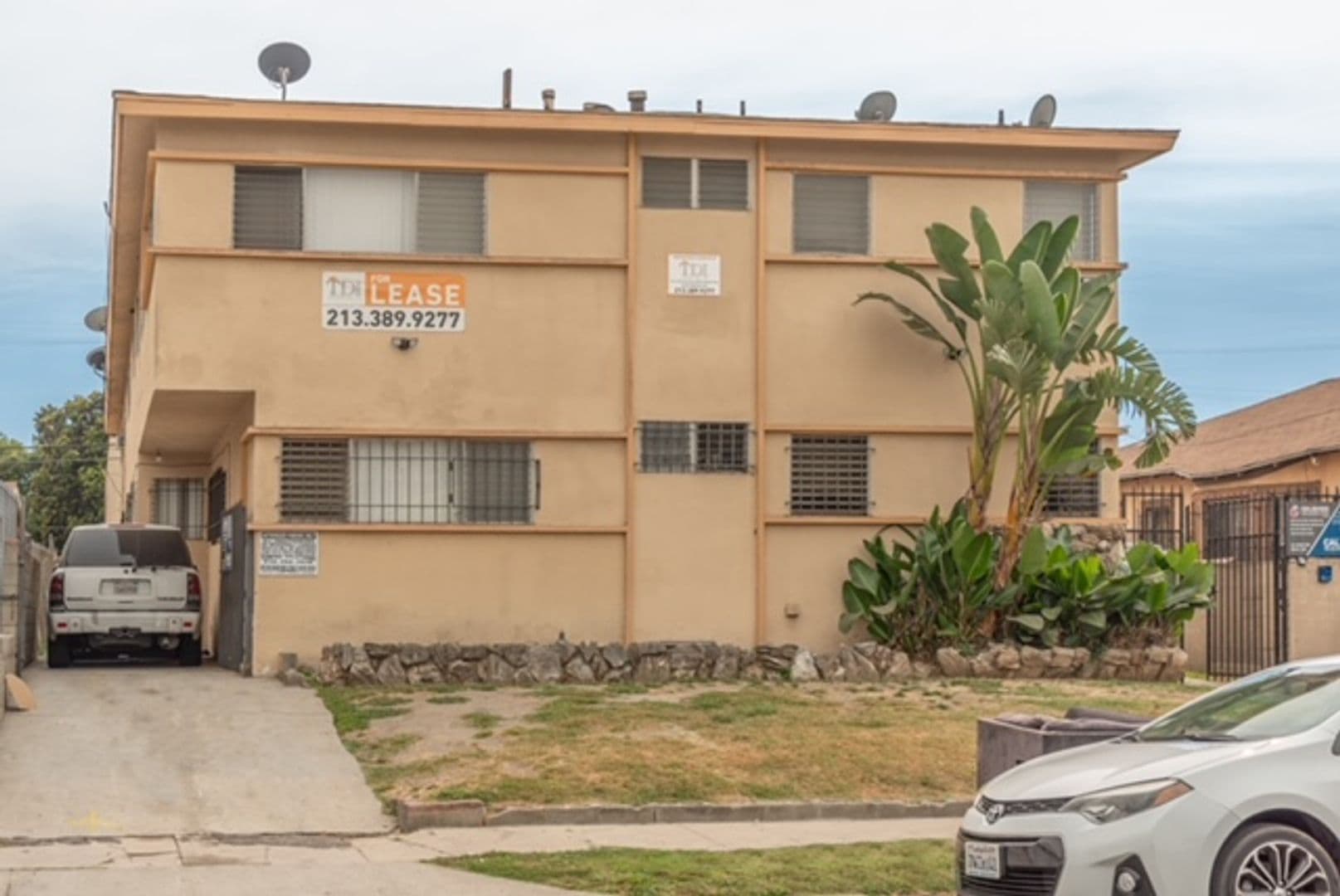 Los Angeles Apartment: 642 West 74th Street