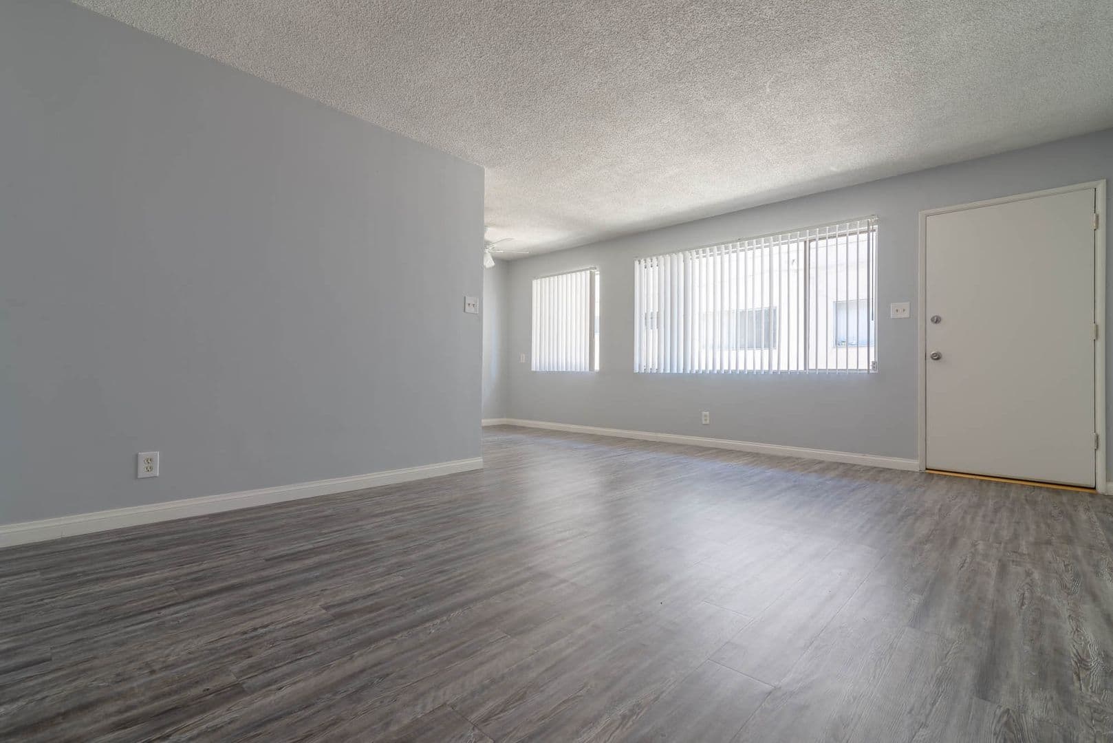 Los Angeles Apartment: 8419 - 8425 S. Western Ave