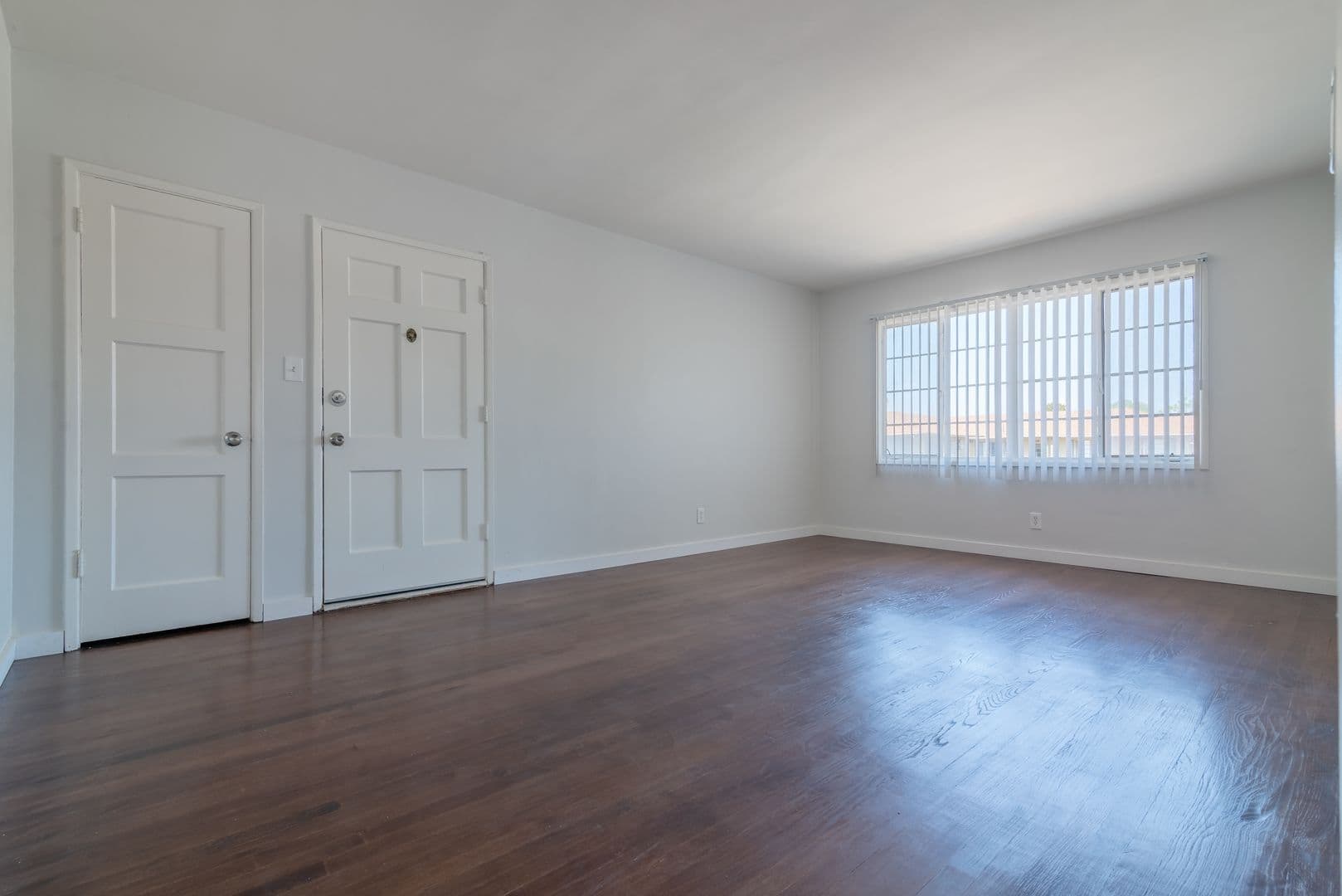 Los Angeles Apartment: 4026-4050 West Blvd.