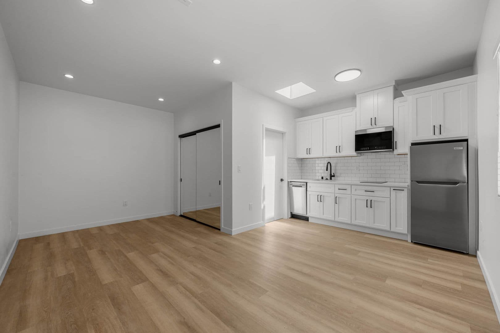 Los Angeles Apartment: 4189 Leimert Blvd