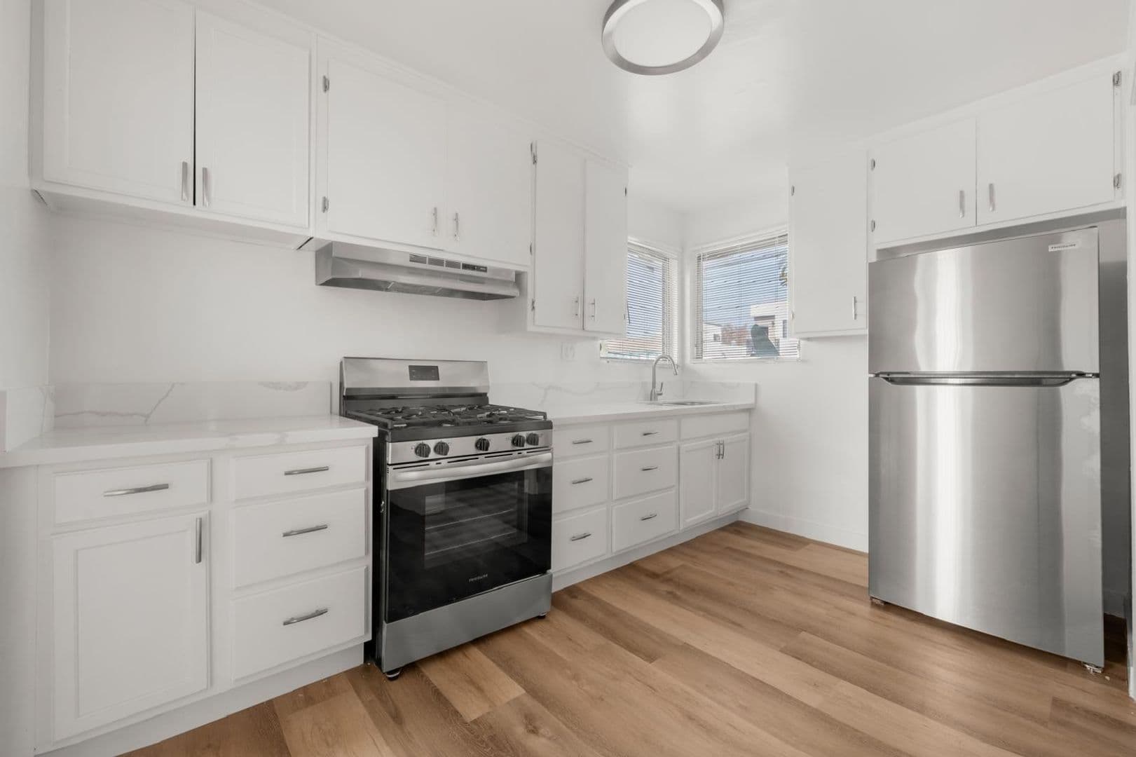 Los Angeles Apartment: 642 West 74th Street