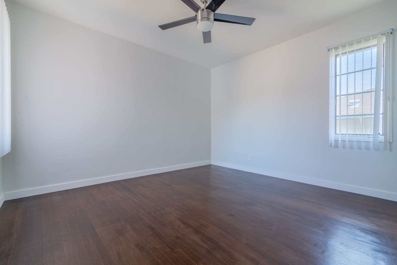 Los Angeles Apartment: 4026-4050 West Blvd.