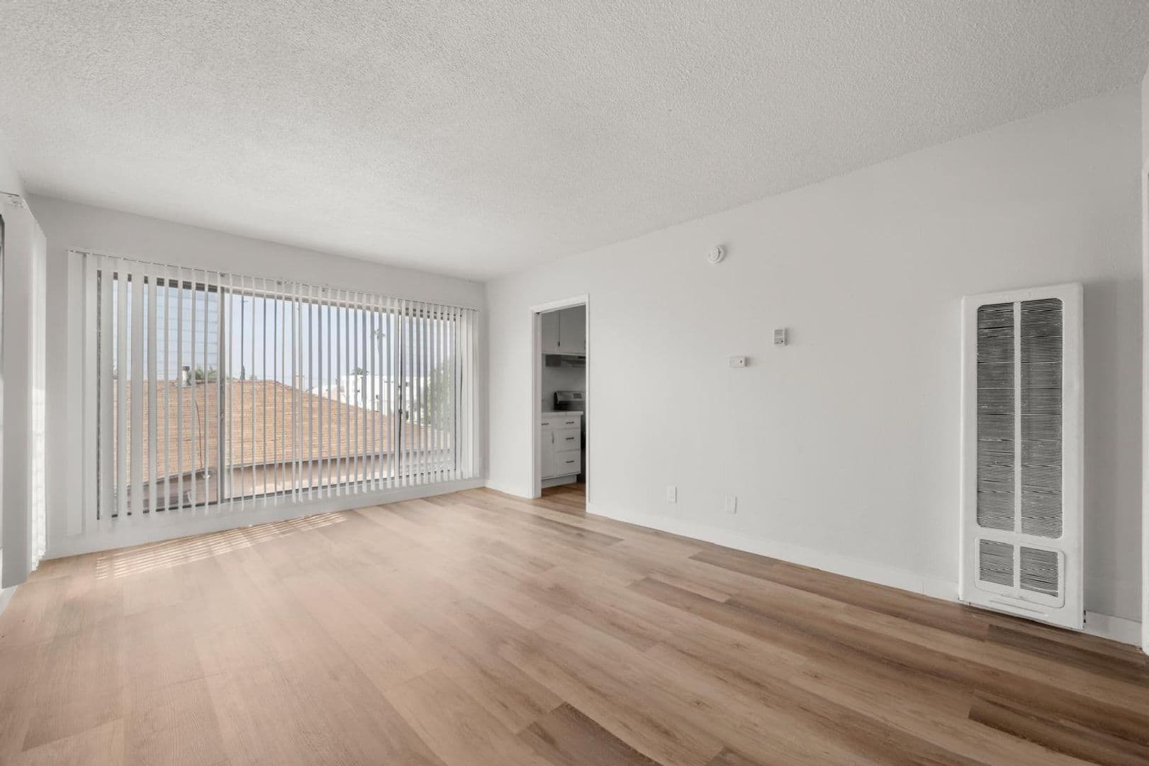 Los Angeles Apartment: 642 West 74th Street