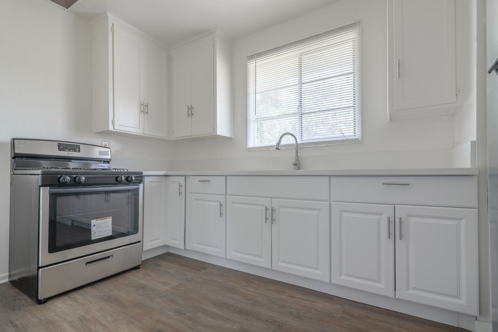 Los Angeles Apartment: 4026-4050 West Blvd.