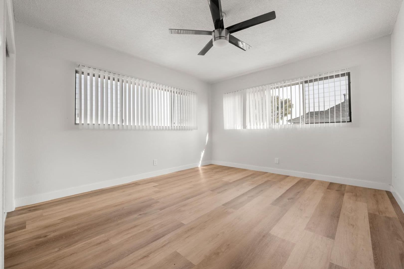 Los Angeles Apartment: 642 West 74th Street