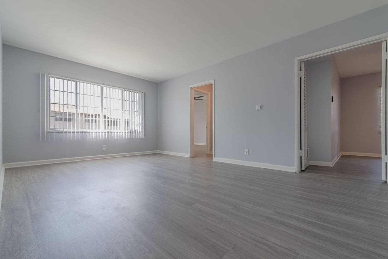 Los Angeles Apartment: 4026-4050 West Blvd.