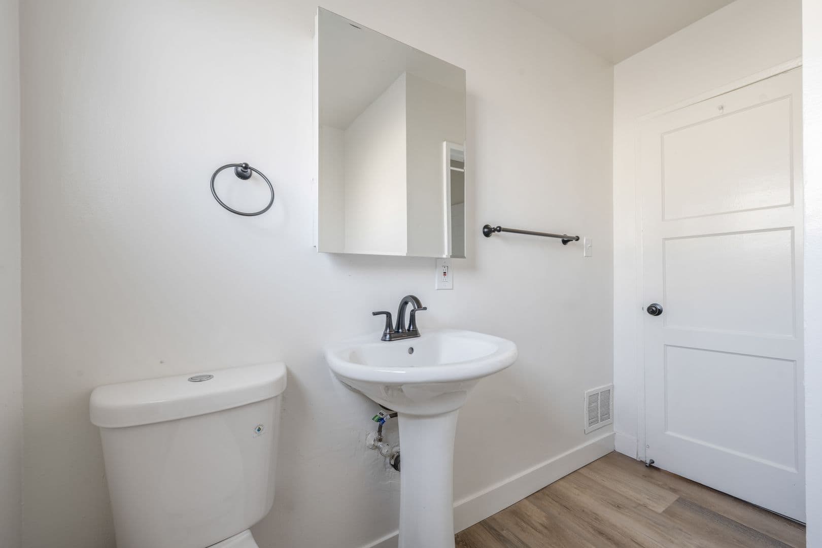 Los Angeles Apartment: 4320 Santa Rosalia Dr.