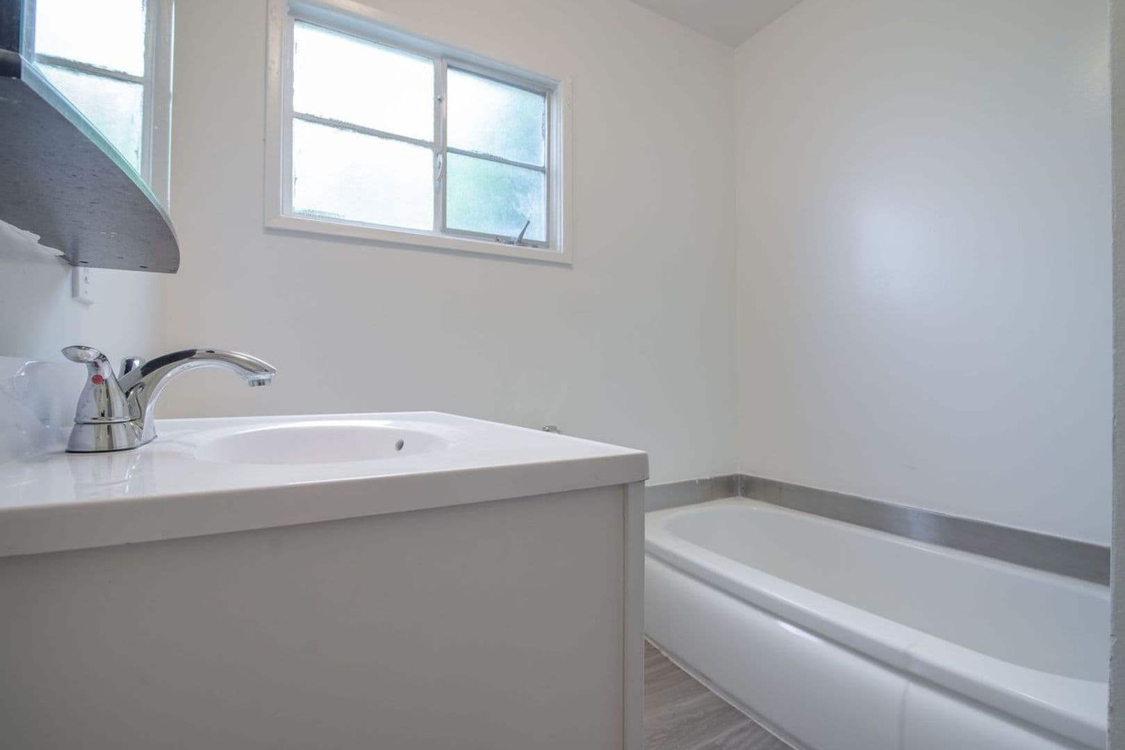 Los Angeles Apartment: 4026-4050 West Blvd.