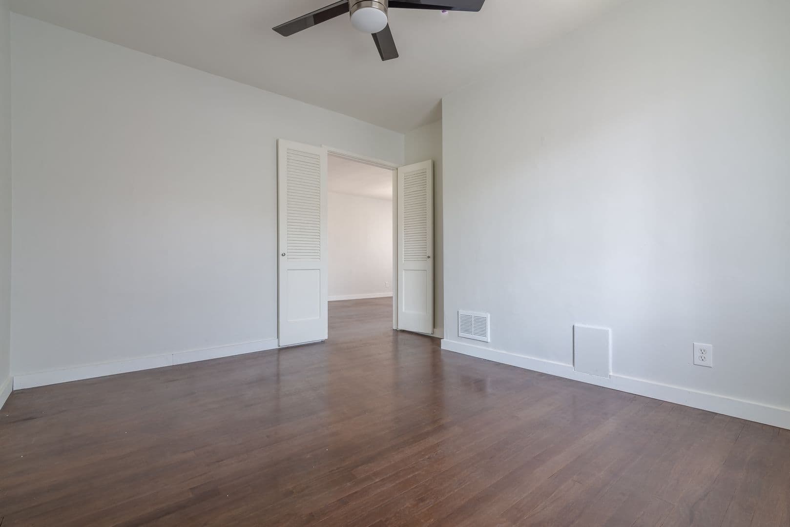 Los Angeles Apartment: 4026-4050 West Blvd.
