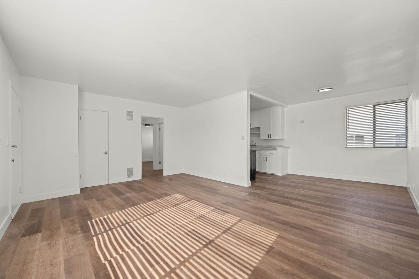 Los Angeles Apartment: 3933 Nicolet Ave