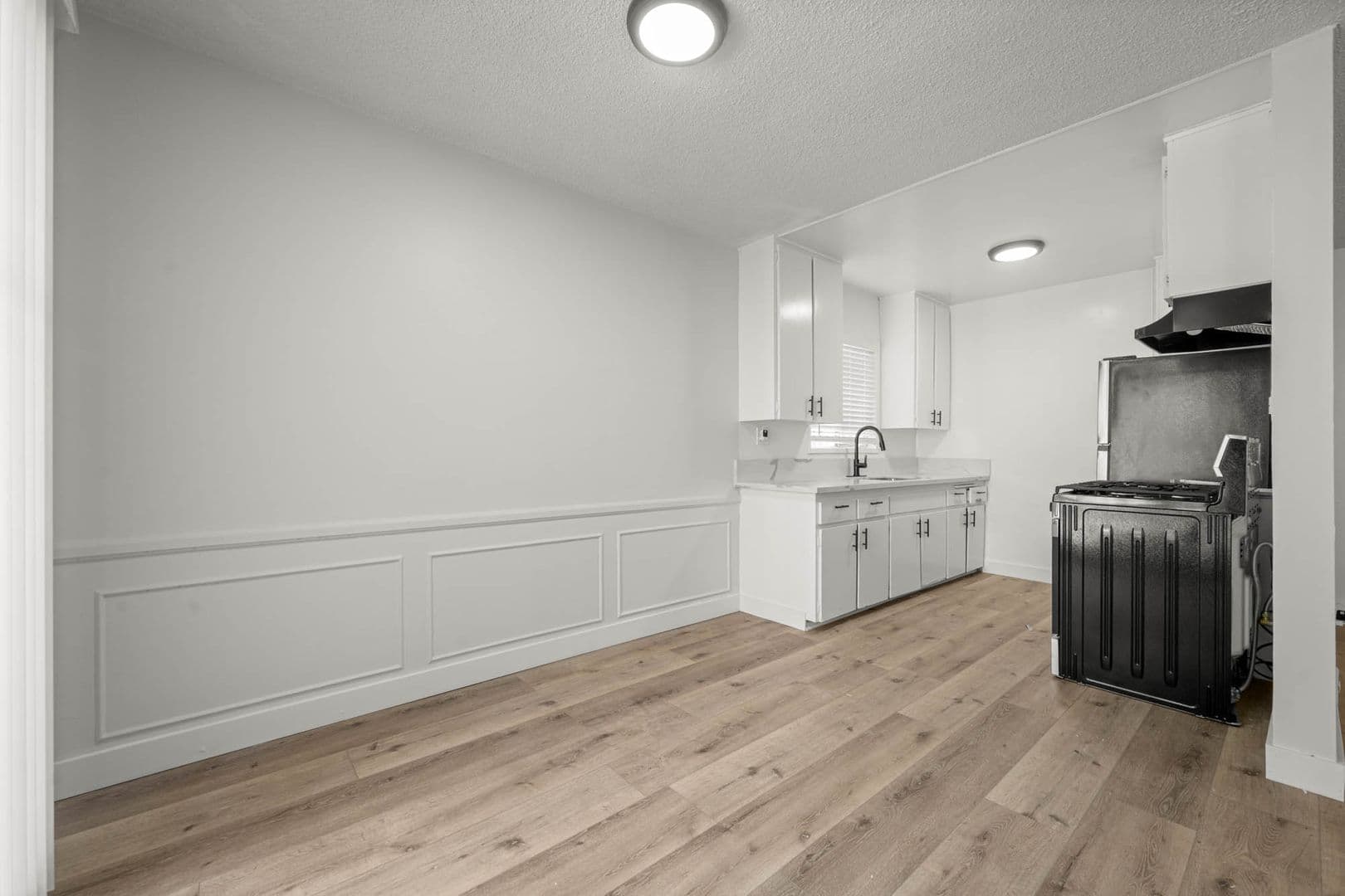 Los Angeles Apartment: 3872 & 3878 S Potomac Ave