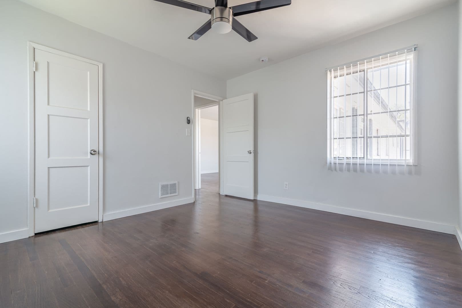 Los Angeles Apartment: 4026-4050 West Blvd.