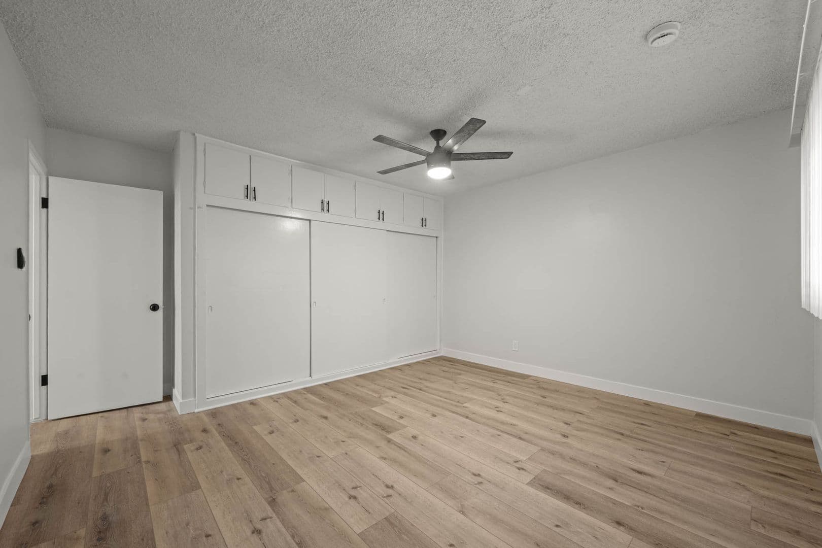 Los Angeles Apartment: 3872 & 3878 S Potomac Ave