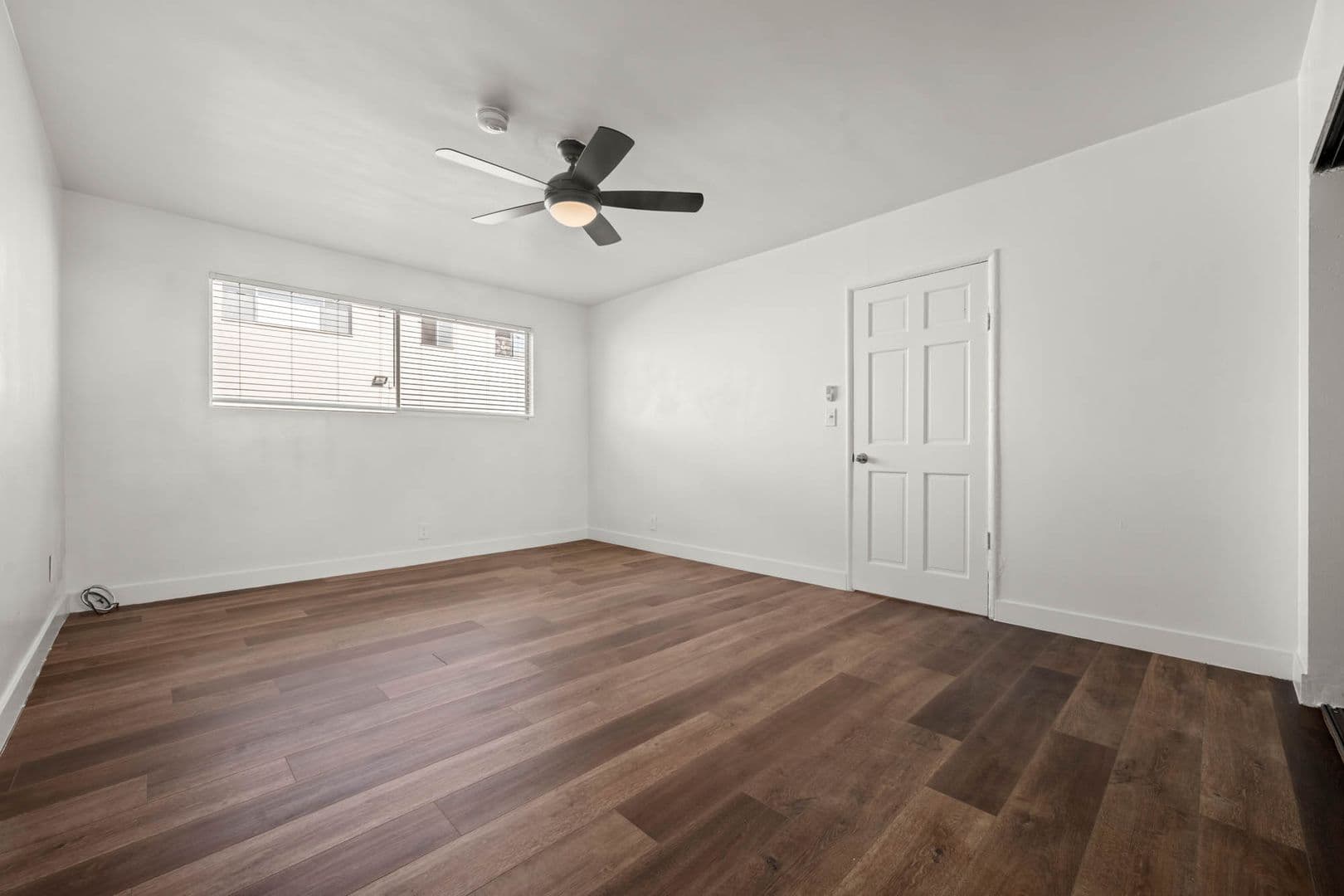 Los Angeles Apartment: 3933 Nicolet Ave