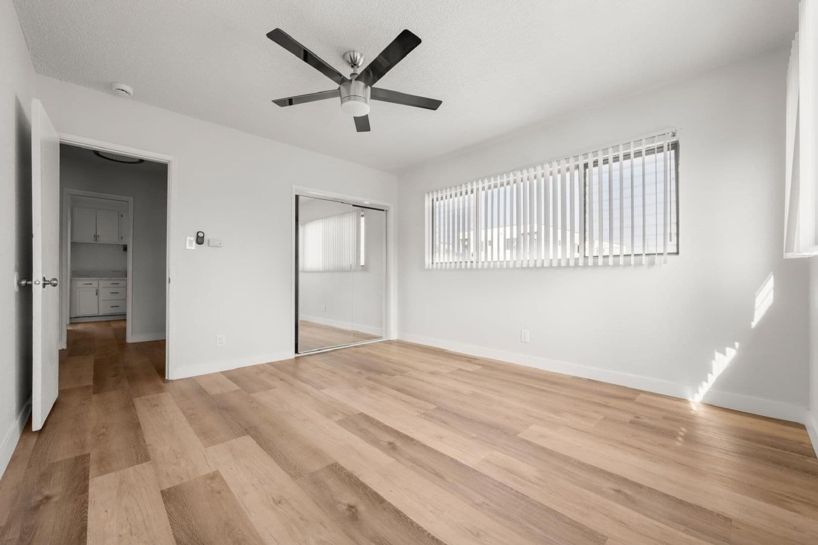 Los Angeles Apartment: 642 West 74th Street