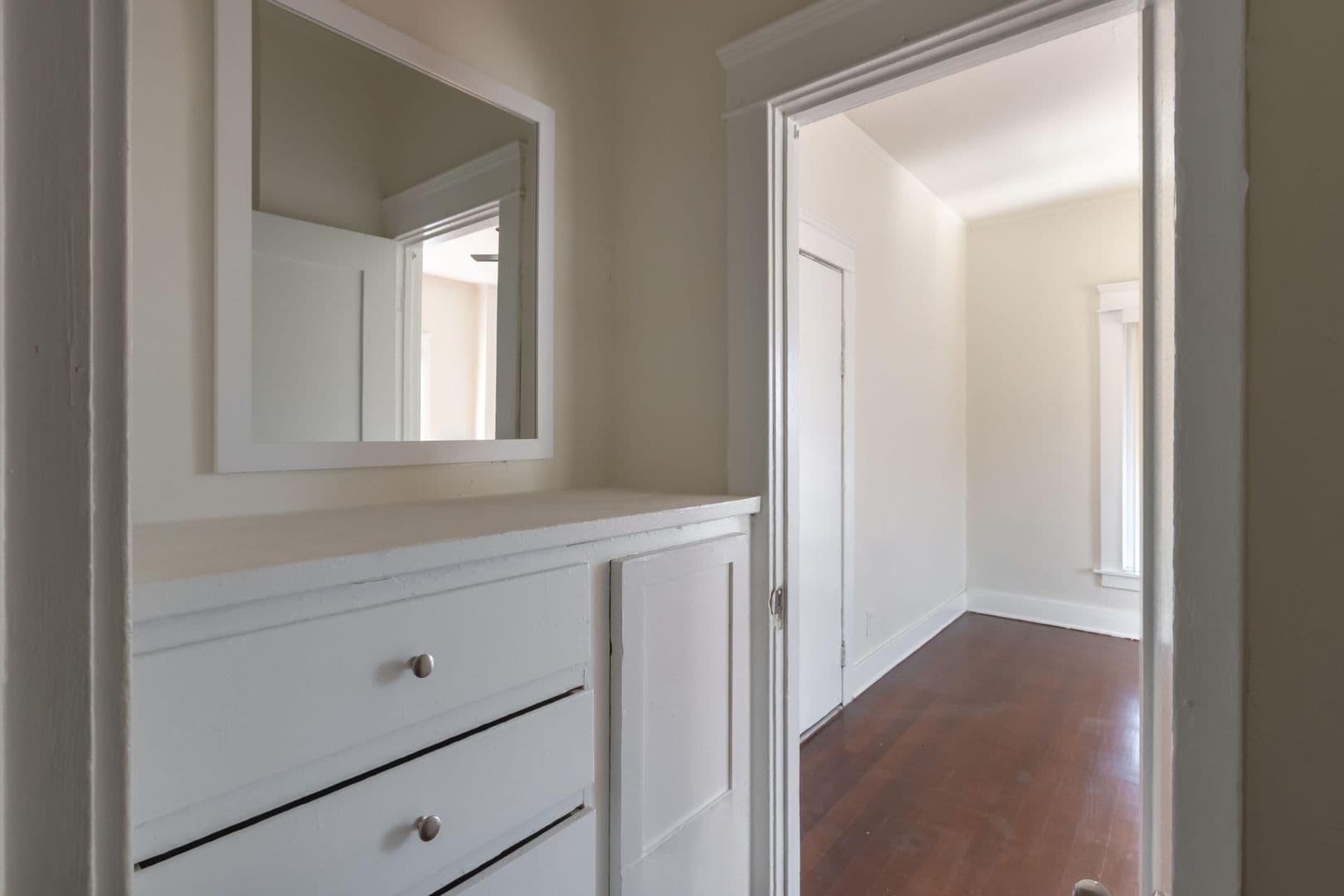Los Angeles Apartment: 4309 S Main Street