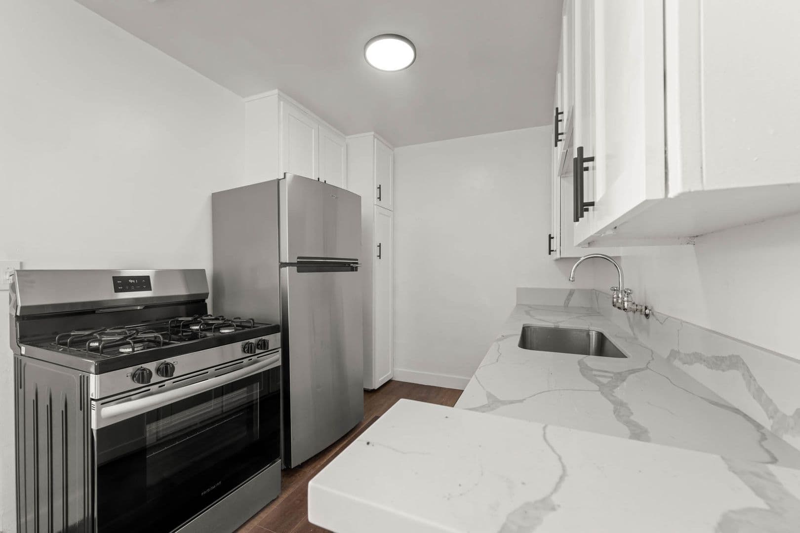 Los Angeles Apartment: 3933 Nicolet Ave
