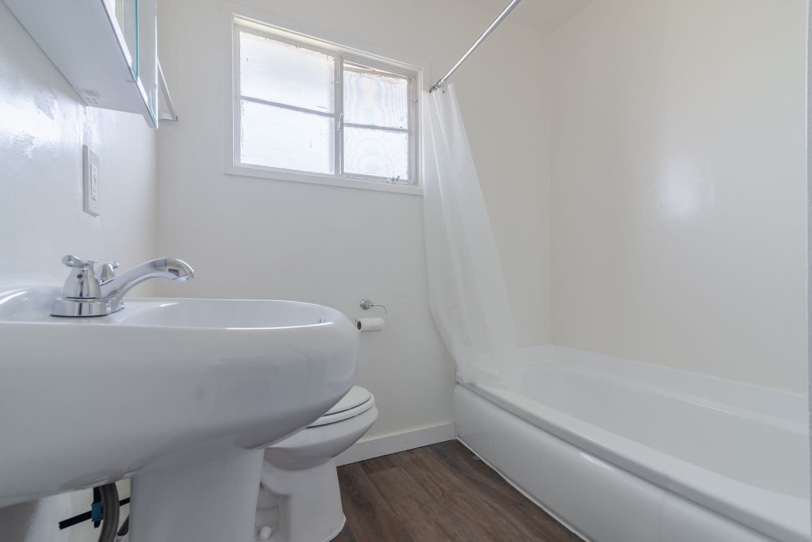 Los Angeles Apartment: 4026-4050 West Blvd.