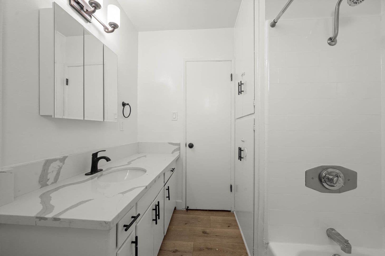 Los Angeles Apartment: 3872 & 3878 S Potomac Ave