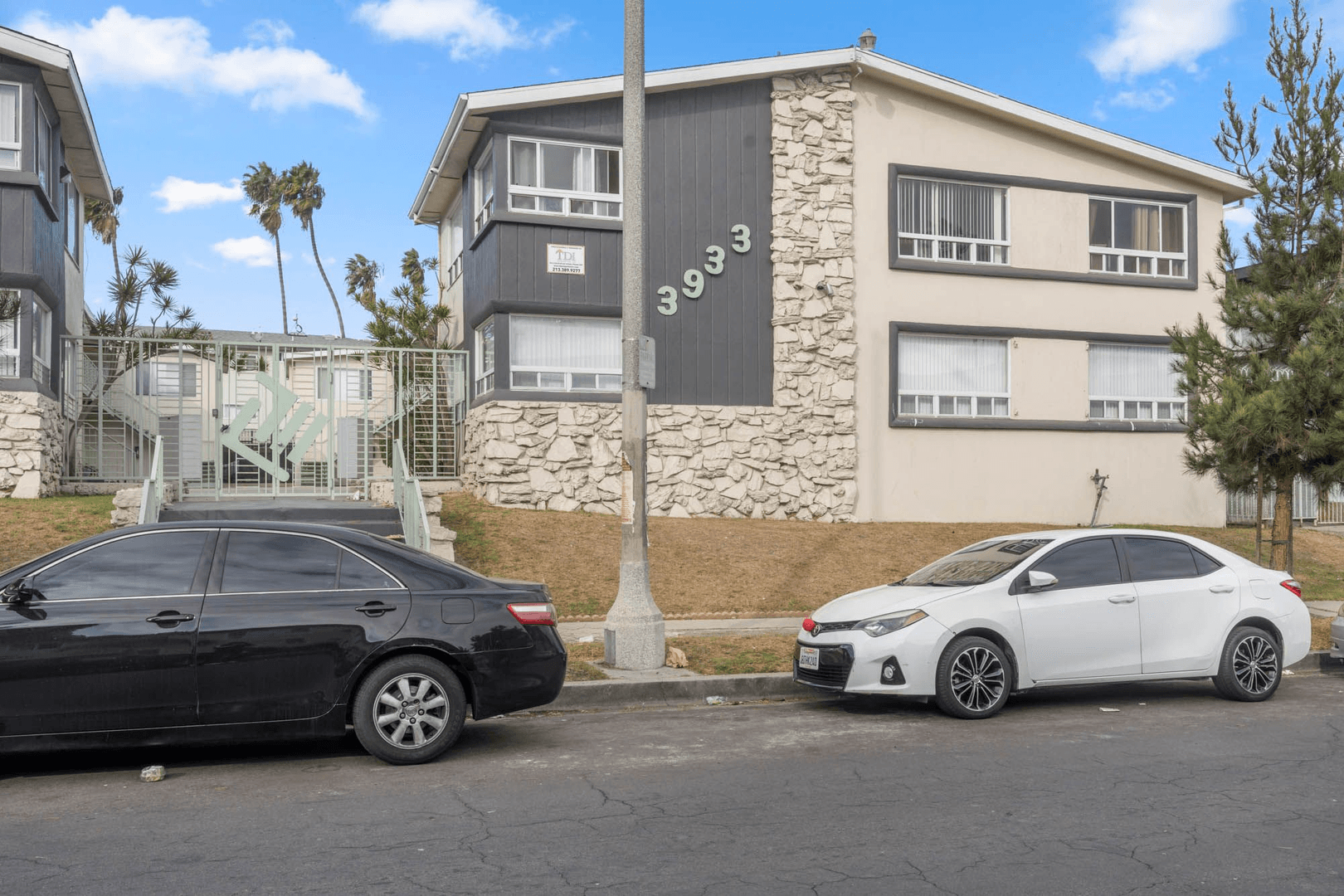 Los Angeles Apartment: 3933 Nicolet Ave