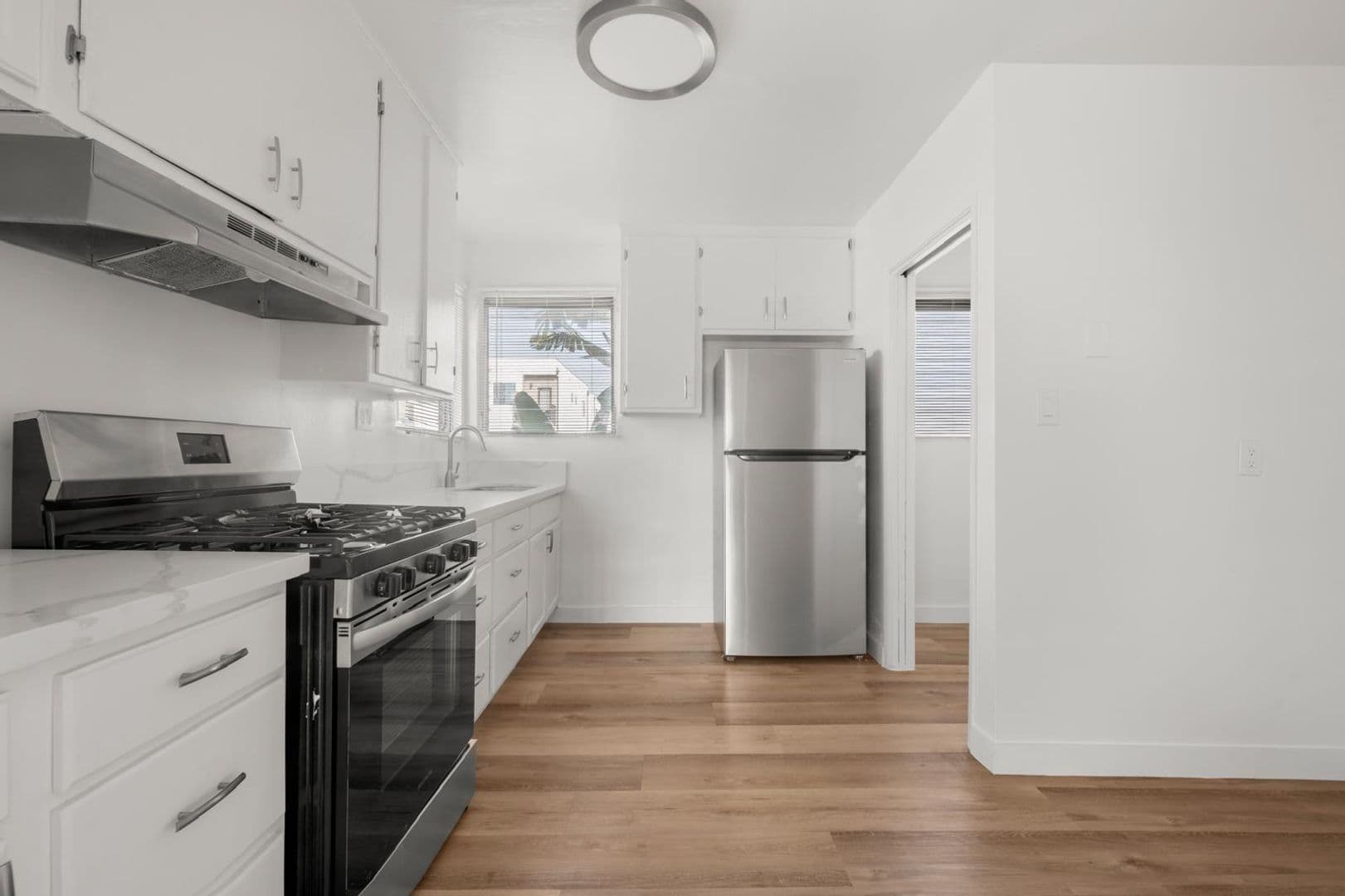 Los Angeles Apartment: 642 West 74th Street