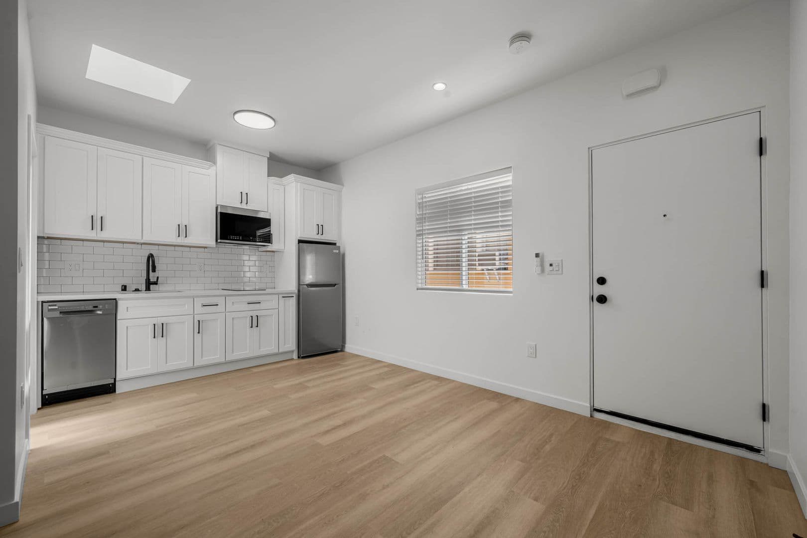 Los Angeles Apartment: 4189 Leimert Blvd