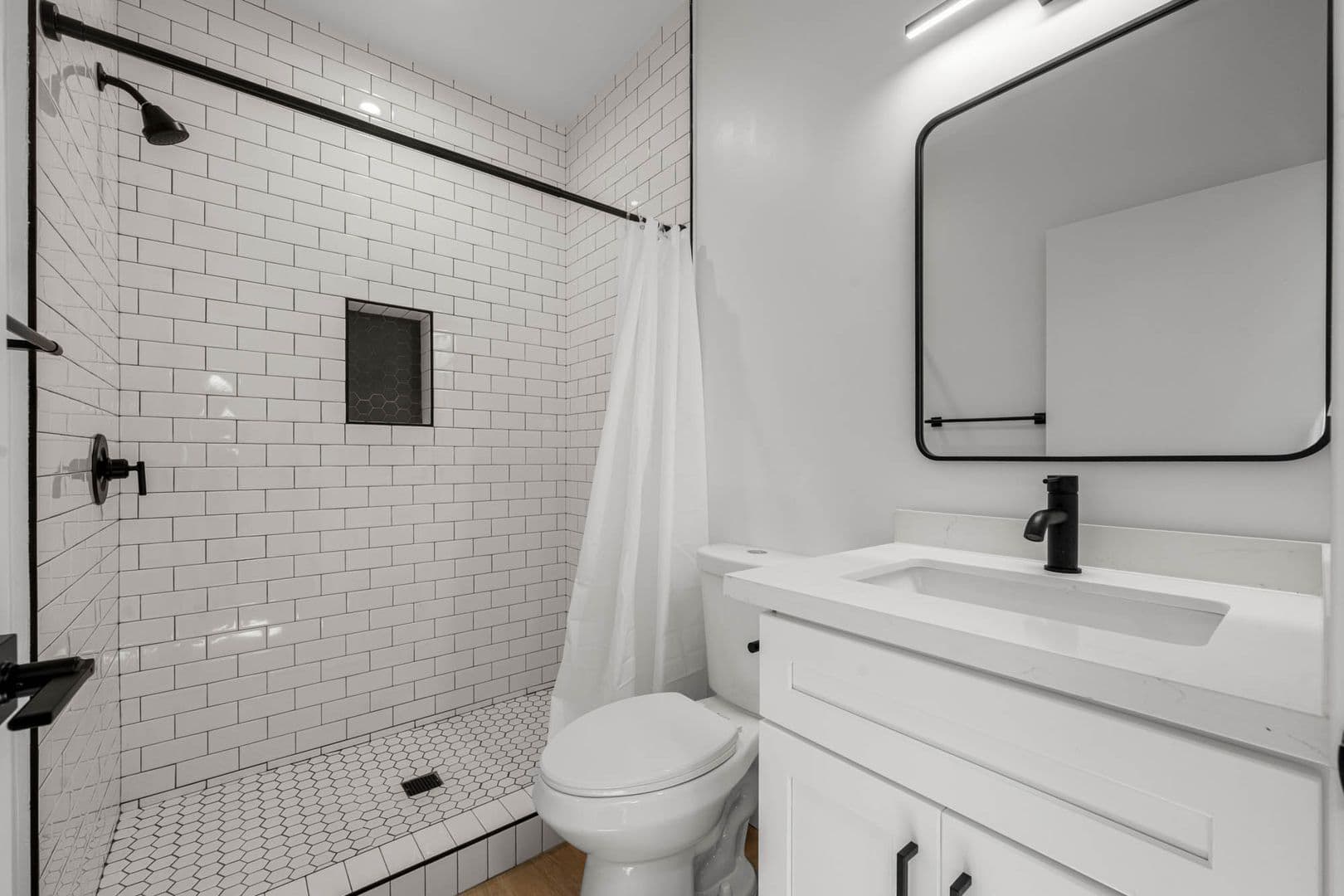Los Angeles Apartment: 4189 Leimert Blvd