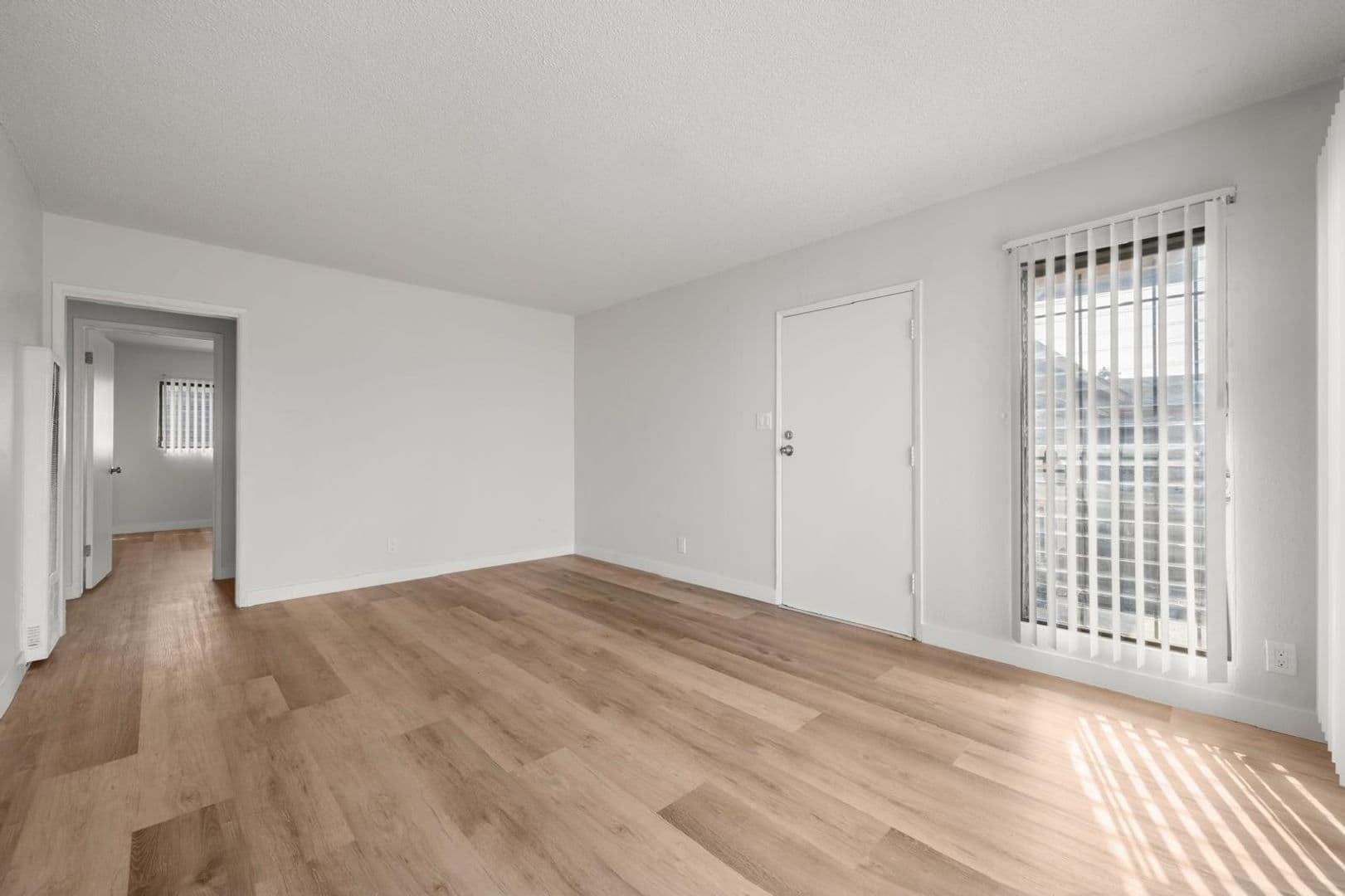 Los Angeles Apartment: 642 West 74th Street