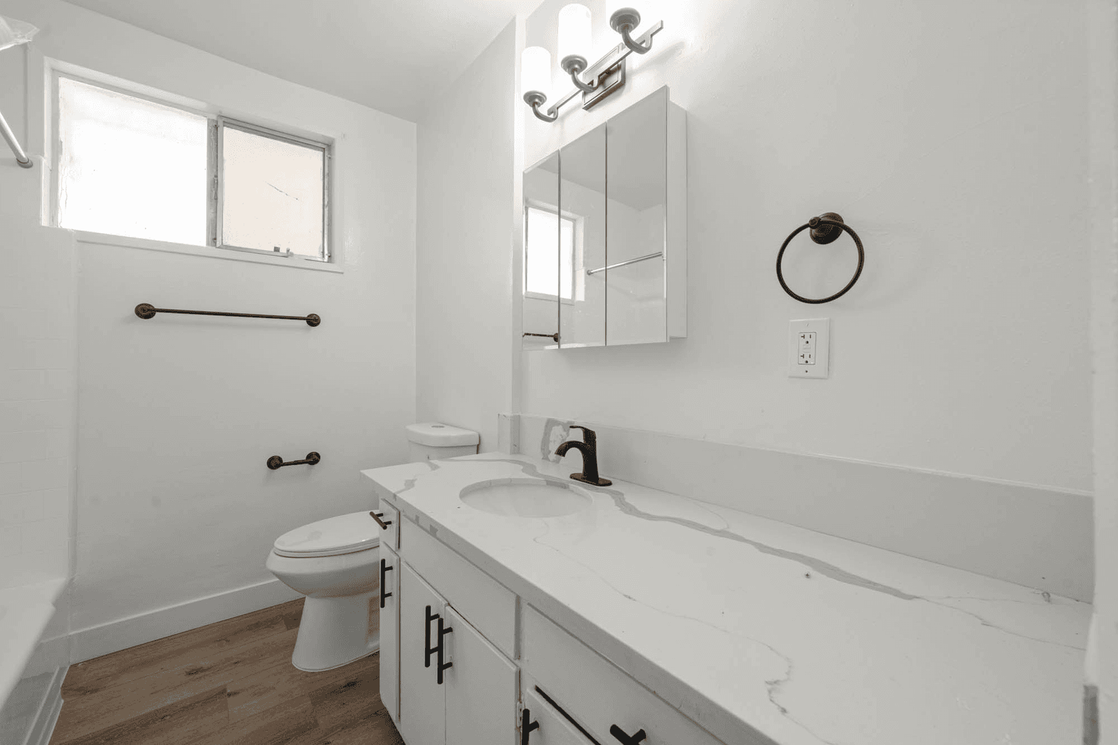 Los Angeles Apartment: 3872 & 3878 S Potomac Ave