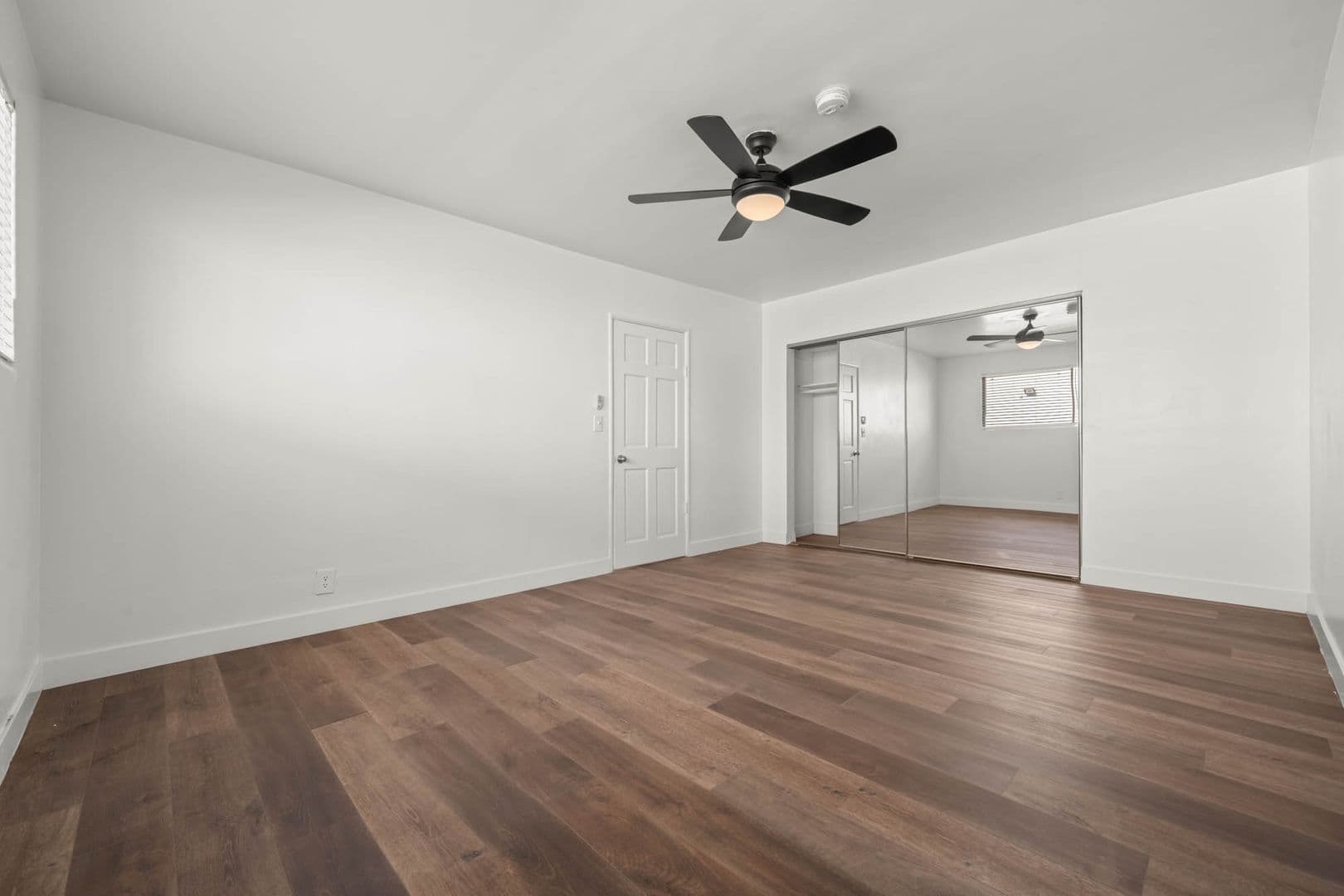 Los Angeles Apartment: 3933 Nicolet Ave