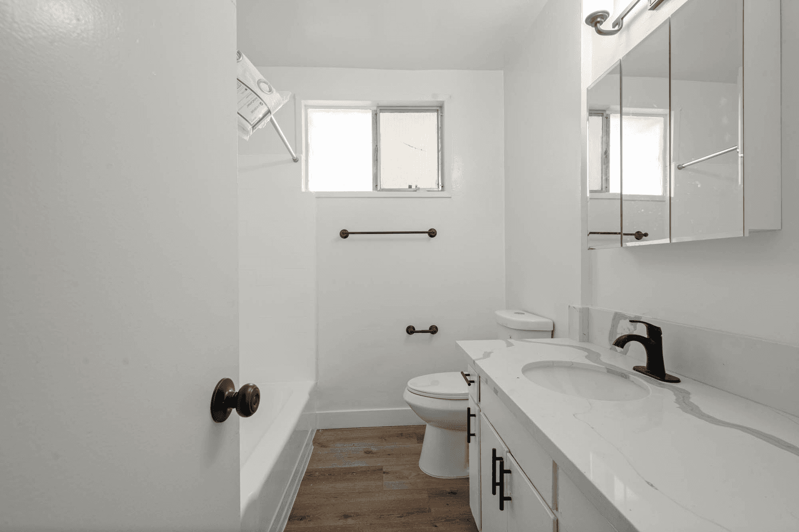 Los Angeles Apartment: 3872 & 3878 S Potomac Ave