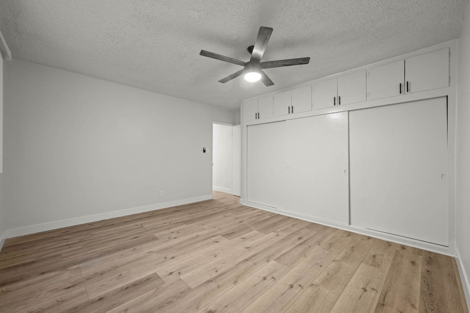 Los Angeles Apartment: 3872 & 3878 S Potomac Ave