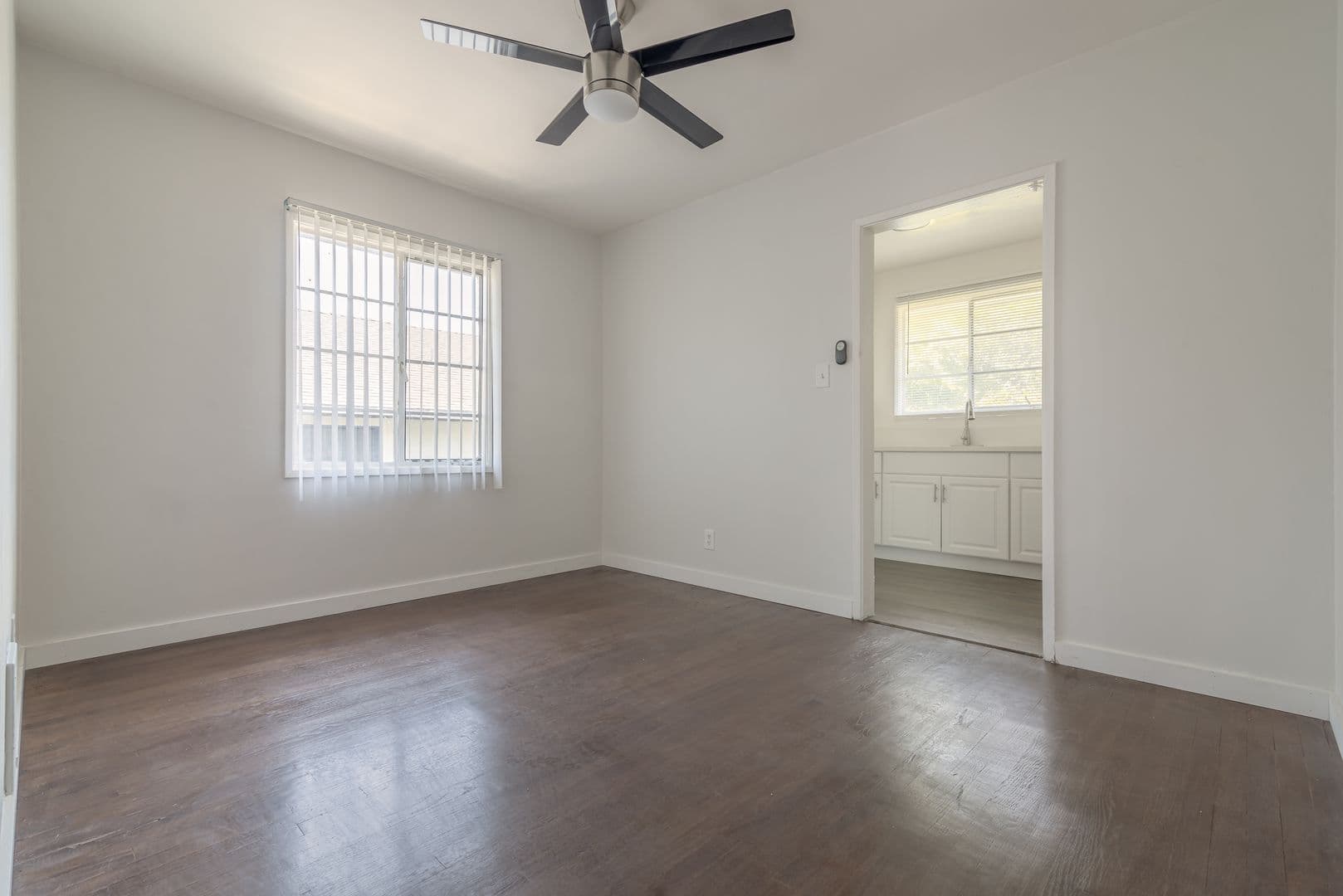 Los Angeles Apartment: 4026-4050 West Blvd.
