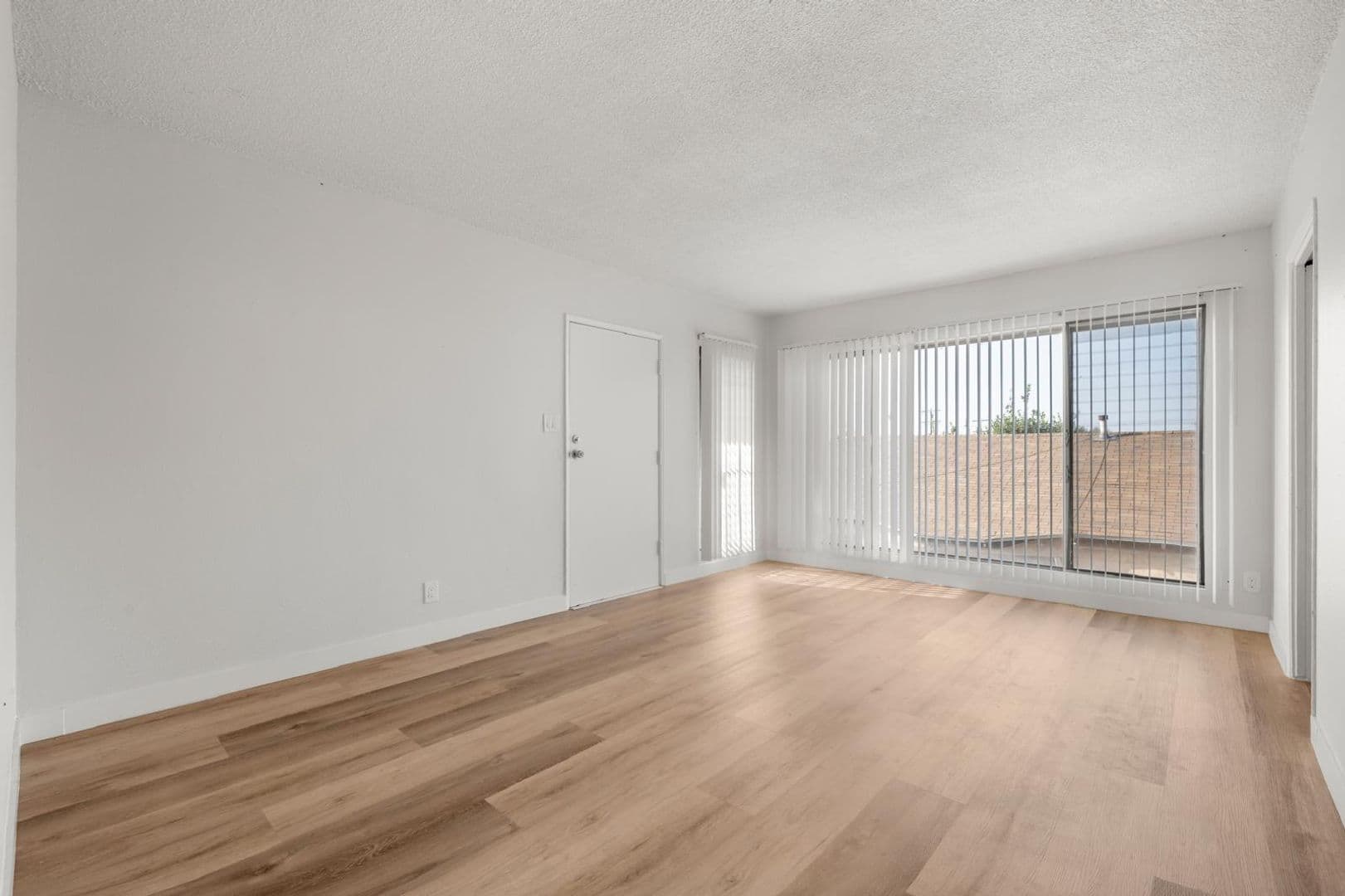 Los Angeles Apartment: 642 West 74th Street