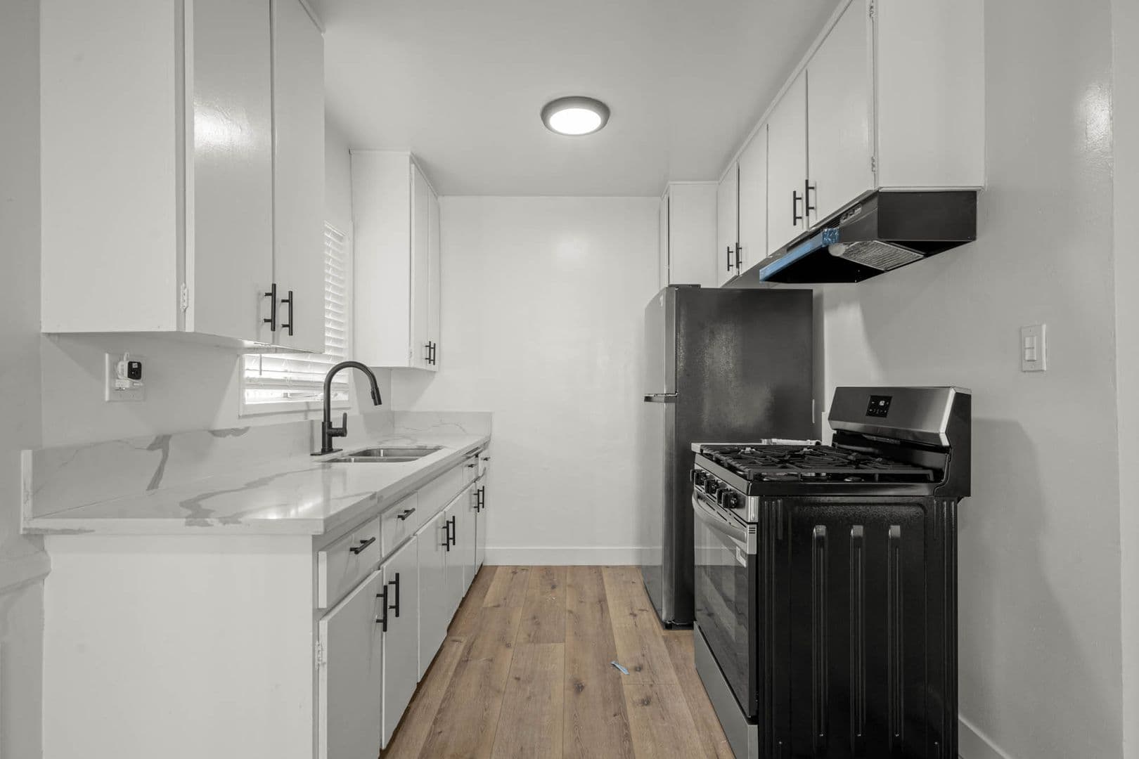 Los Angeles Apartment: 3872 & 3878 S Potomac Ave