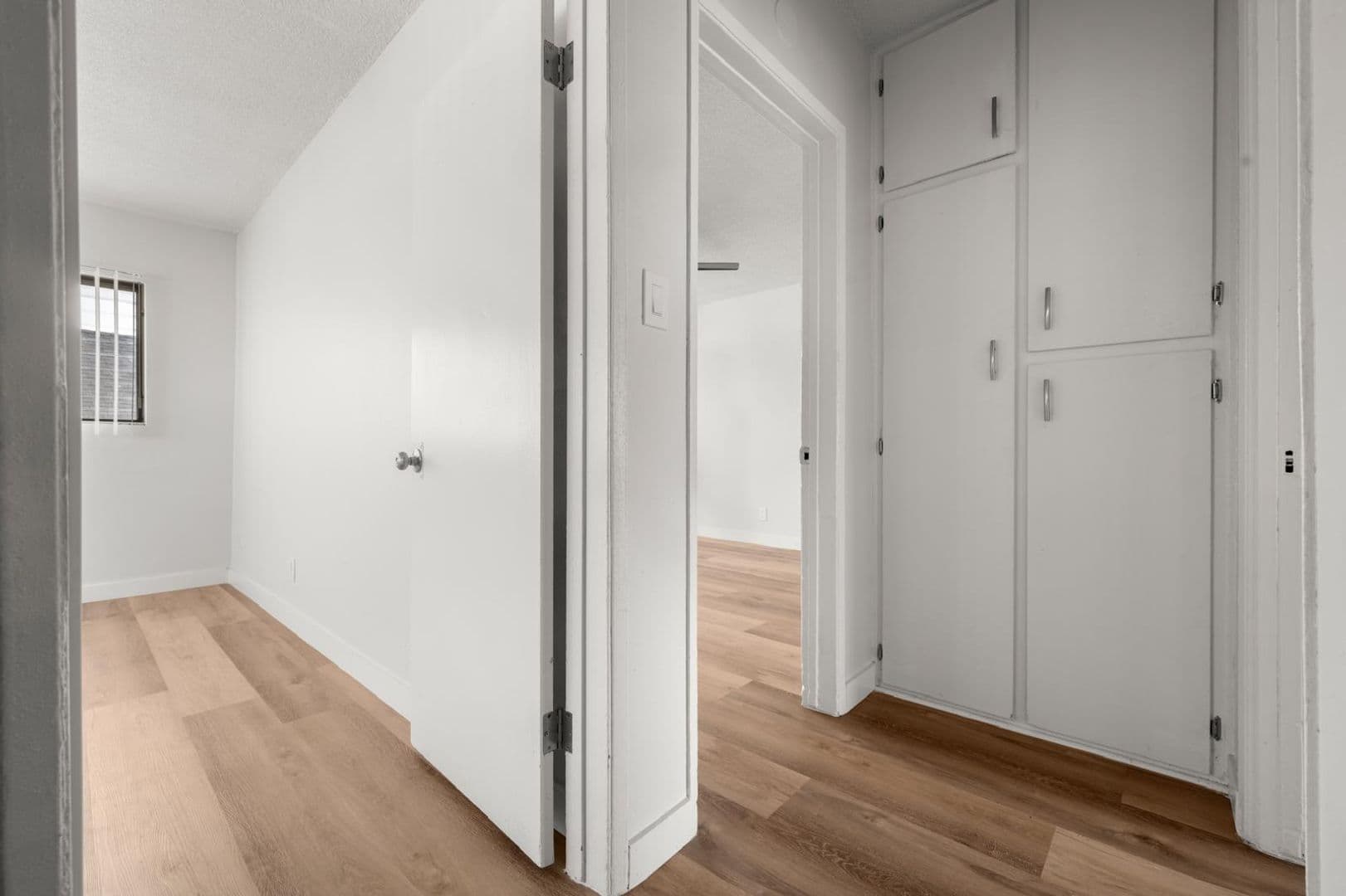 Los Angeles Apartment: 642 West 74th Street