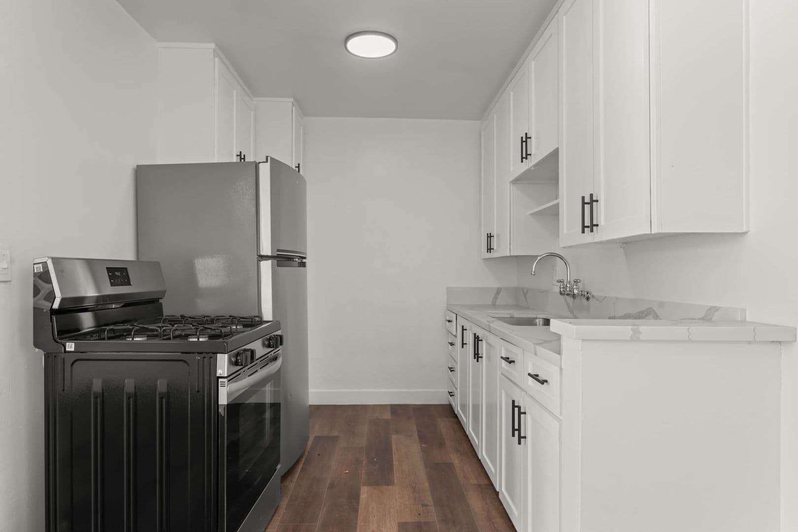 Los Angeles Apartment: 3933 Nicolet Ave