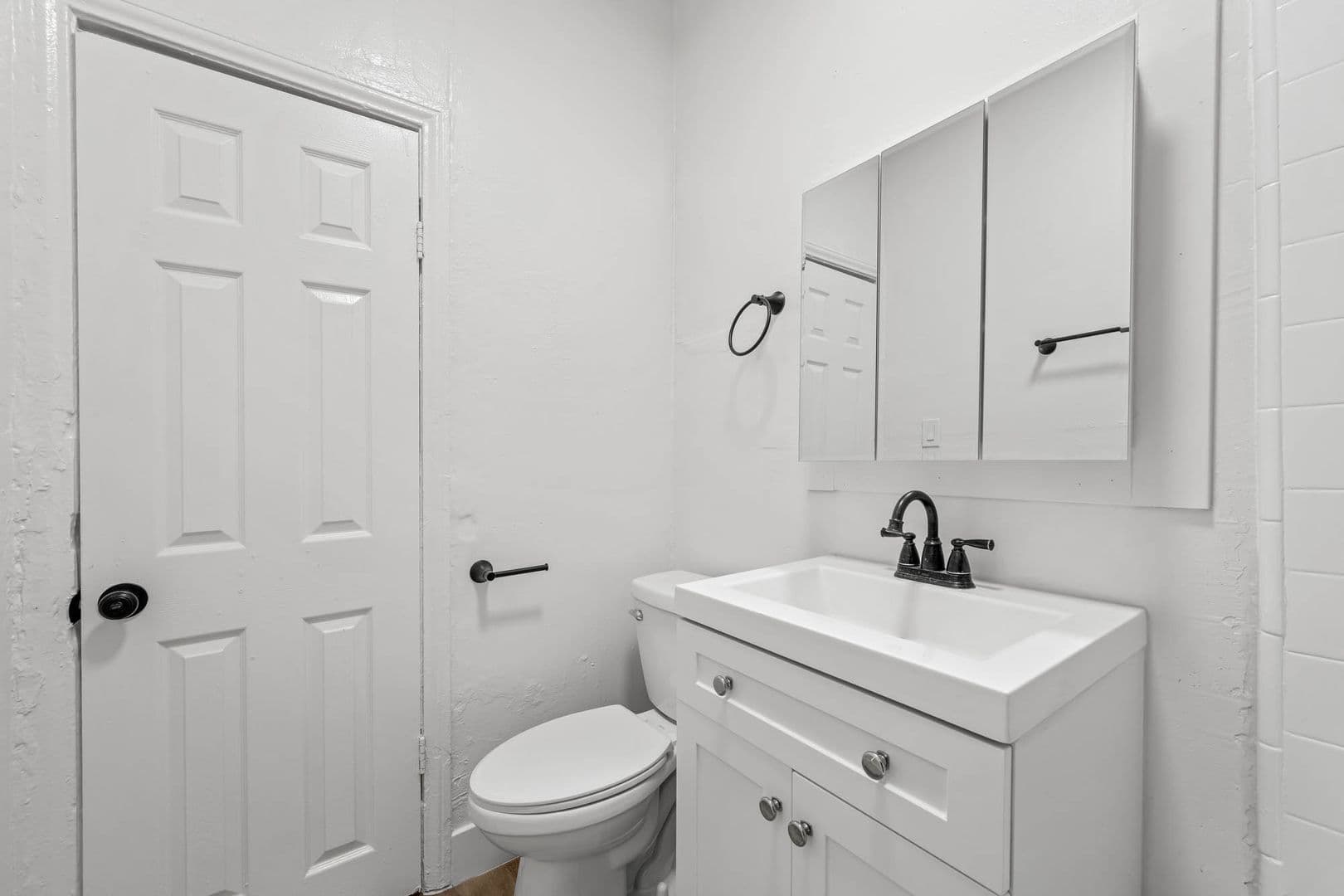 Los Angeles Apartment: 751 S. Normandie Ave.