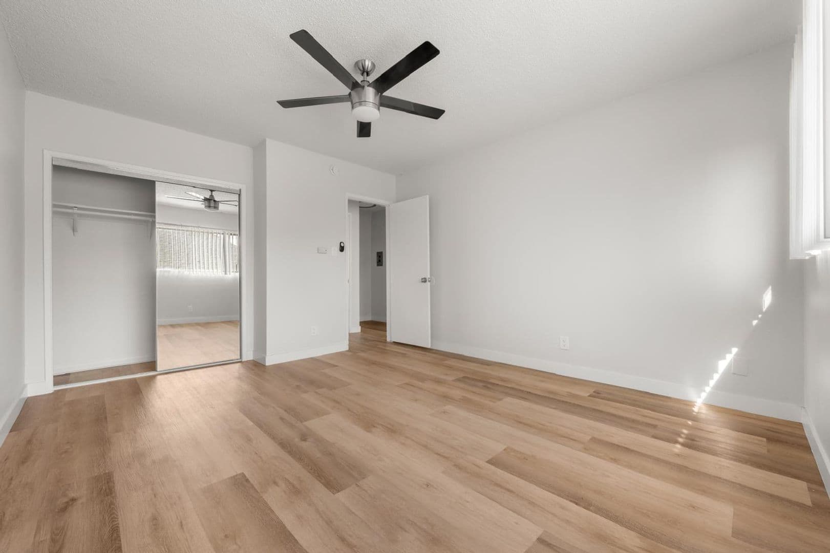 Los Angeles Apartment: 642 West 74th Street