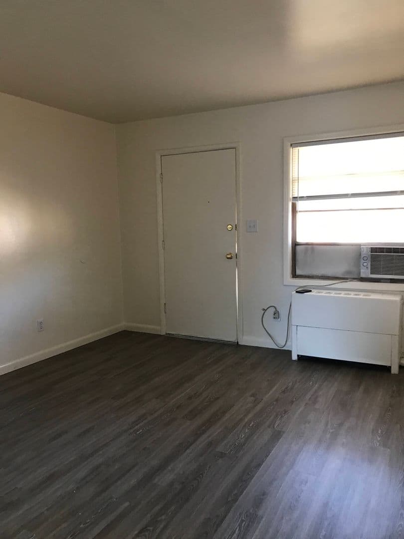 Springfield Apartment: 660 S Jefferson