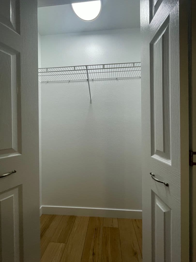Ozark Apartment: 1009 N 24th St