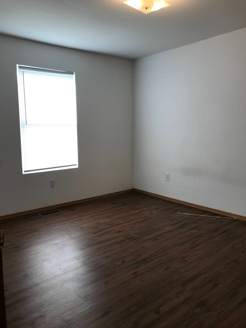 Strafford Apartment: 207 S Oak Cliff