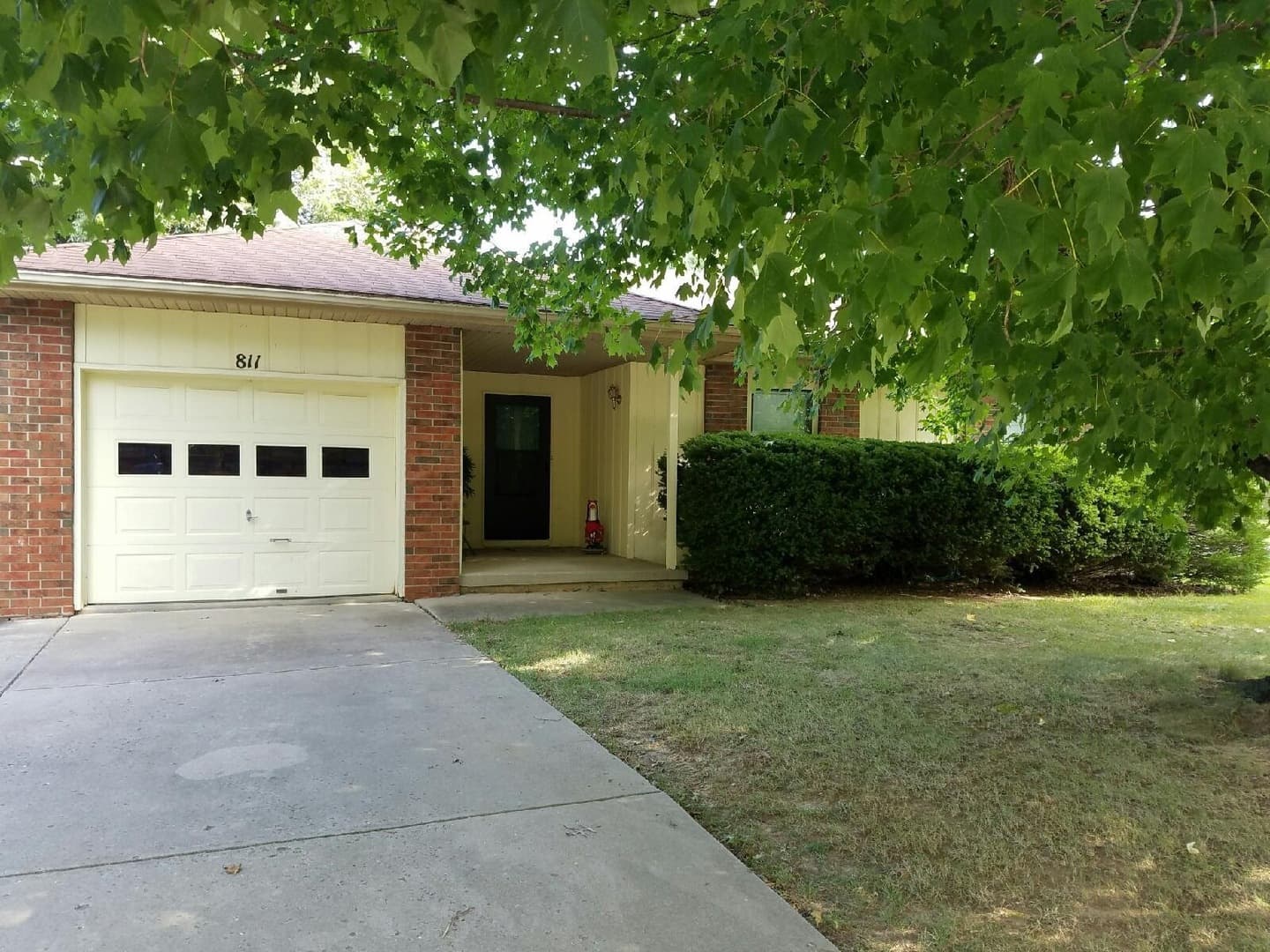 Nixa House: 811 Scott Wayne Dr.