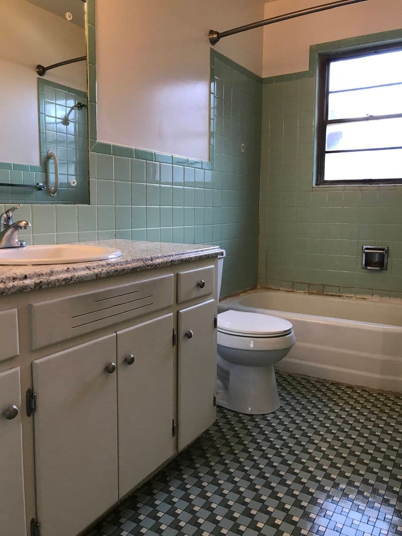 Springfield Apartment: 660 S Jefferson