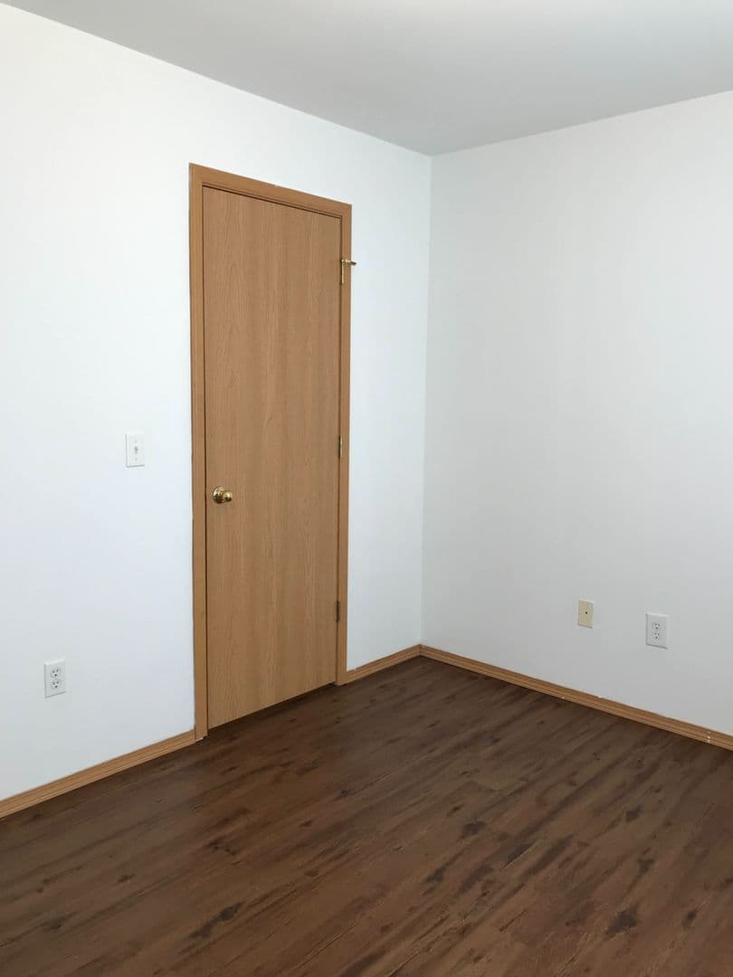 Strafford Apartment: 207 S Oak Cliff